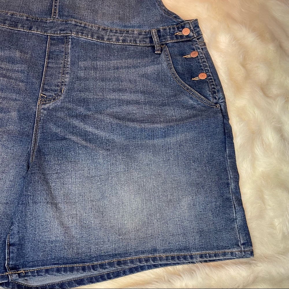Old Navy Denim Coverall/Overall Shorts - Picture 5 of 15